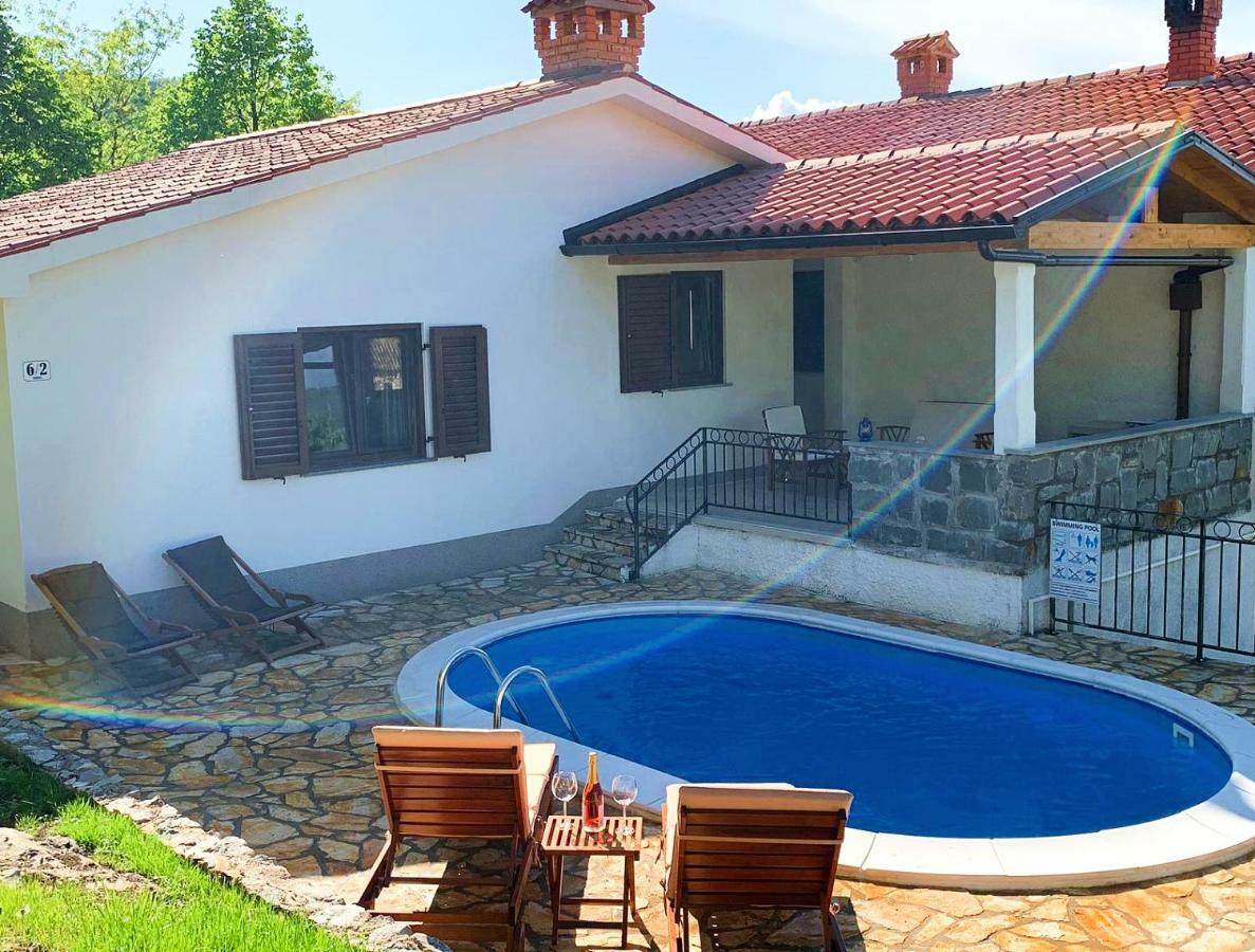 Holiday Home Deni Roč Exteriör bild